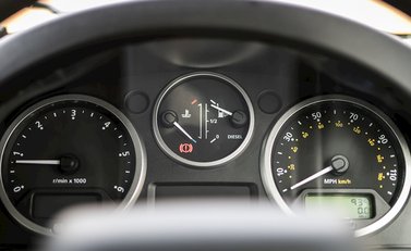 Land Rover Defender 110 Heritage 21