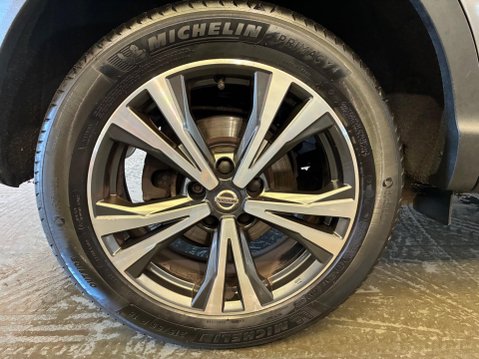 Nissan Qashqai 1.6 DIG-T N-Connecta Euro 6 (s/s) 5dr 36