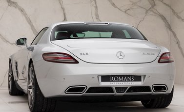Mercedes-Benz SLS AMG 3