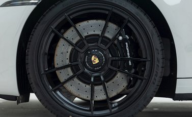 Porsche 911 (992) Targa 4 GTS 11