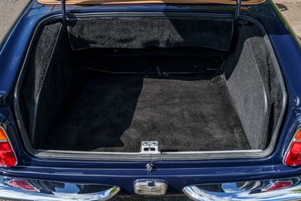 Aston Martin DB6 Mark II Volante 26