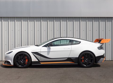 Aston Martin Vantage GT12 2
