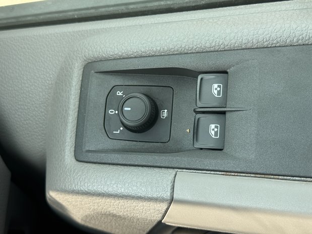 Volkswagen Crafter MWB L2H2 Low Roof Commerce Plus Air Con Sensors EURO 6 22