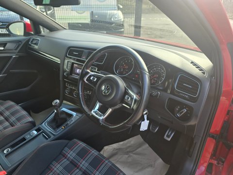 Volkswagen Golf GTI LAUNCH 8