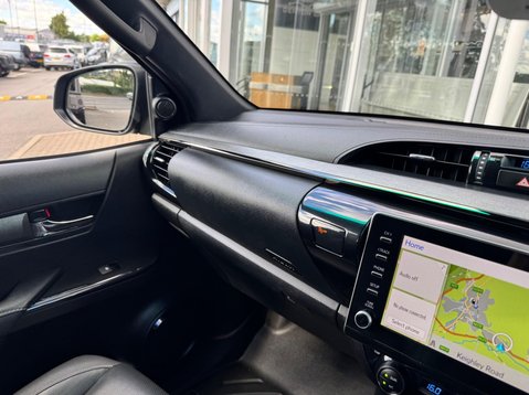 Toyota Hilux INVINCIBLE X 4WD D-4D DCB 28