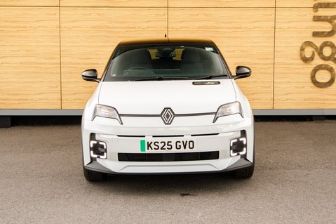 Renault 5 TECHNO E-TECH 6