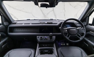 Land Rover Defender 110 P400 X 16