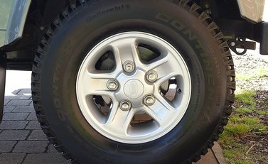 Land Rover 90 County 14
