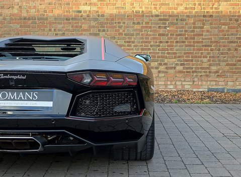 Lamborghini Aventador LP 700-4 Pirelli Edition 12