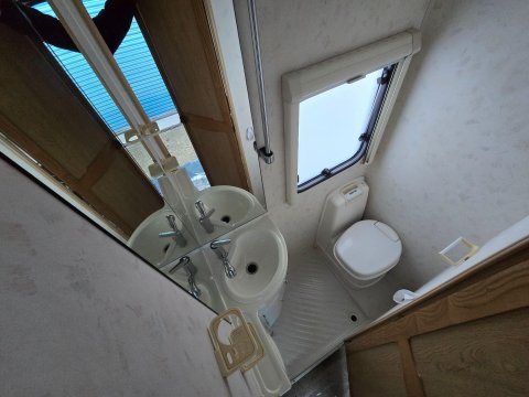 Elddis Autoquest Suntor 12