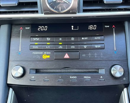 Lexus Is 2.5 IS 300h Advance CVT 4dr 42