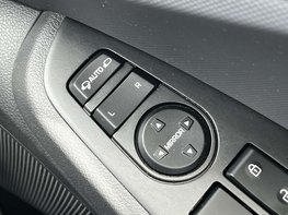 Hyundai IONIQ 1.6 IONIQ Premium SE FHEV Semi-Auto 5dr 72