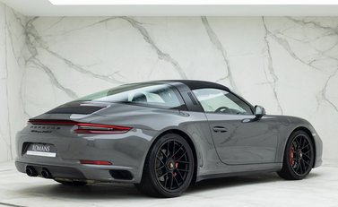 Porsche 911 Targa 4 GTS (991.2) Targa 9