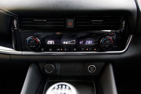 Nissan Qashqai DIG-T N-CONNECTA MHEV 32