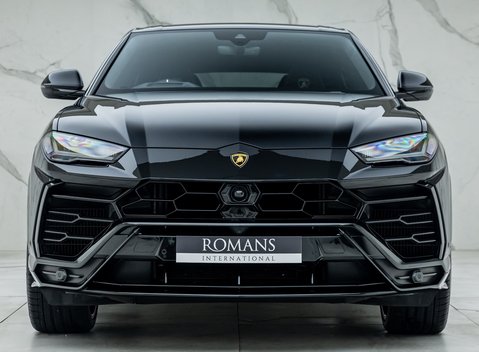 Lamborghini Urus 4