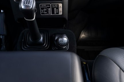 Land Rover Defender 110 Adventure 27