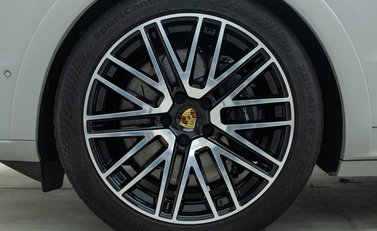 Porsche Cayenne TURBO E-HYBRID 31