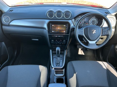 Suzuki Vitara SZ-T BOOSTERJET MHEV 10