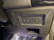 Land Rover Discovery 3.0 TD V6 HSE Auto 4WD Euro 6 (s/s) 5dr 23