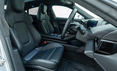 Porsche Taycan Turbo 9