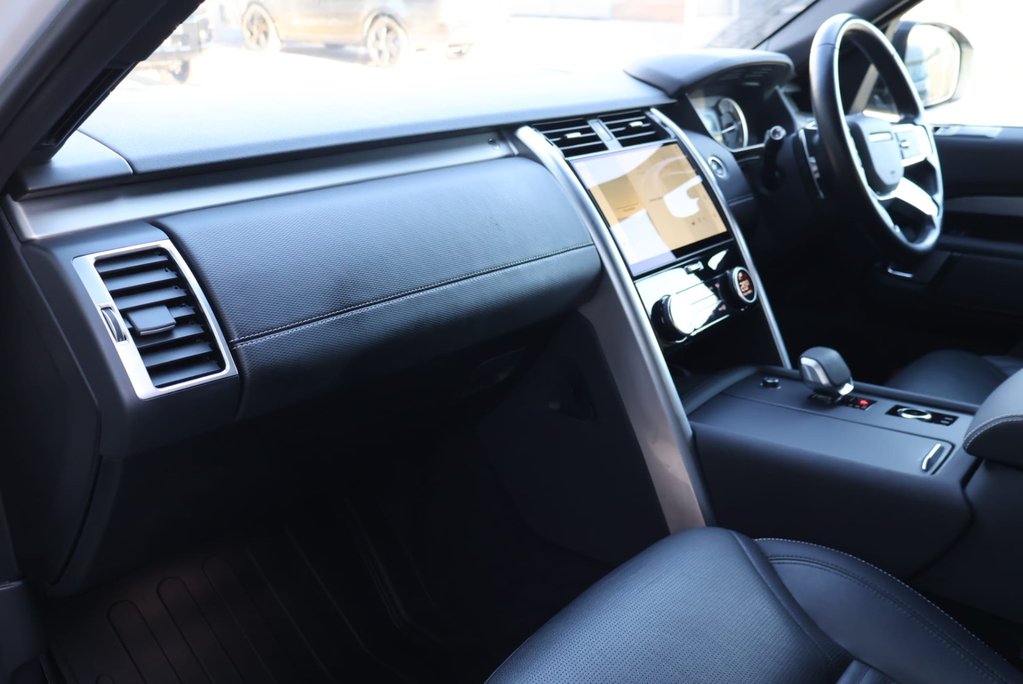 Land Rover Discovery R-DYNAMIC SE MHEV Huge spec rear seats styled by seeker  17