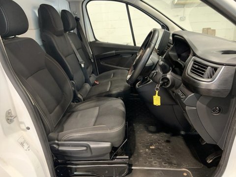 Nissan Primastar DCI TEKNA L2H1 17