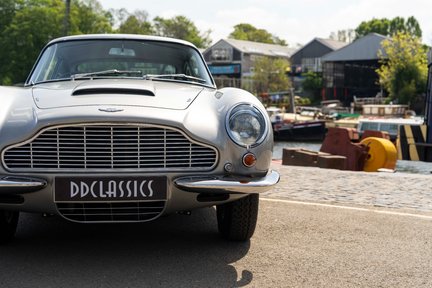 Aston Martin DB6 8