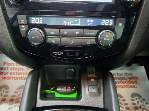 Nissan Qashqai 1.6 DIG-T N-Connecta Euro 6 (s/s) 5dr 27