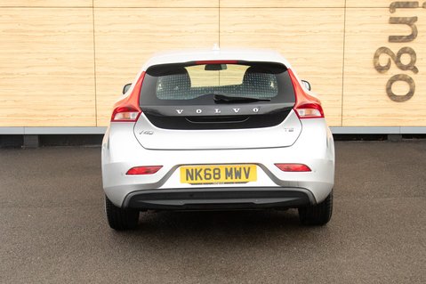 Volvo V40 T2 MOMENTUM 6