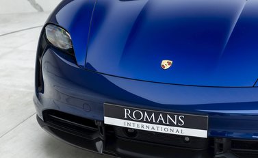 Porsche Taycan Turbo S Cross Turismo 25