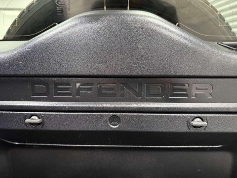 Land Rover Defender 3.0 D250 MHEV SE Hard Top SUV 5dr Diesel Auto 4WD MWB Euro 6 (s/s) (250 ps) 36