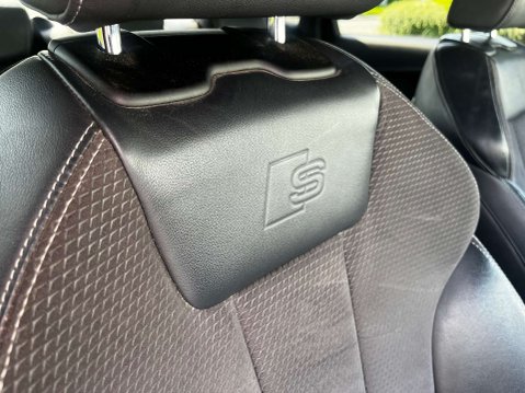 Audi A4 2.0 A4 Black Edition 35 TFSI Semi-Auto 4dr 42
