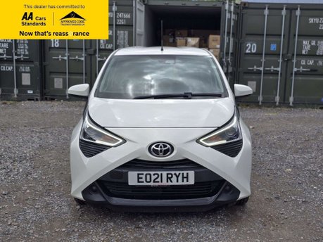 Toyota Aygo 1.0 VVT-i x-play Hatchback 5dr Petrol x-shift Euro 6 (Safety Sense) (71 ps) 2