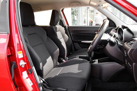 Suzuki Swift SZ5 DUALJET MHEV 24