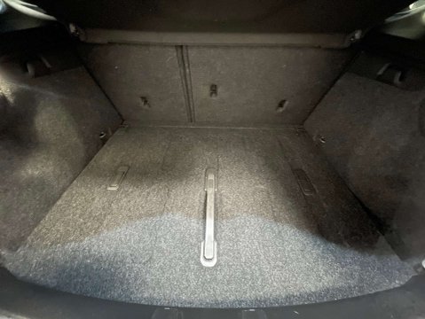 Volvo V40 1.5 V40 R-Design Edition T3 Auto 5dr 33