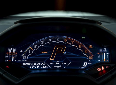 Lamborghini Huracan LP640-2 Tecnica 16