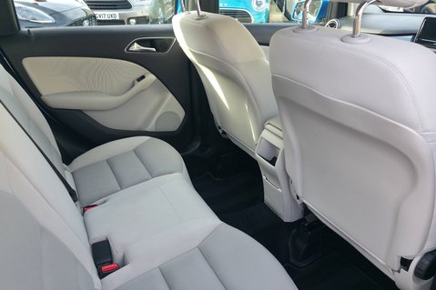 Mercedes-Benz B Class B180 BLUEEFFICIENCY SE LOOK! FULL SERVICE HISTORY! 10 MERCEDES SERVICES! 6