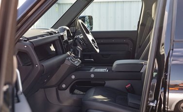 Land Rover Defender 110 V8 16