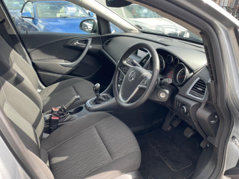 Vauxhall Astra 1.4 16v Exclusiv Euro 5 5dr 9