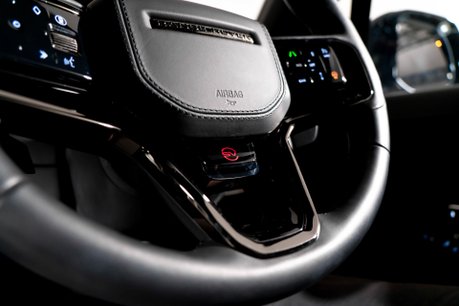 Land Rover Range Rover SV EDITION ONE. FULL SATIN PPF. CARBON CERAMIC BRAKES. SLIDING PANO ROOF. 45