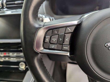 Jaguar F-Pace 2.0 F-Pace Chequered Flag AWD D Auto 4WD 5dr 76