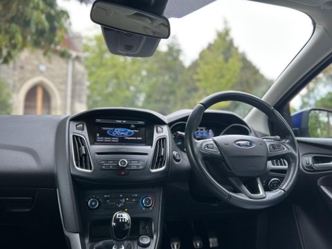Ford Focus ZETEC S 15