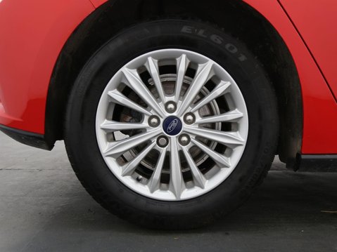 Ford Focus 1.0T EcoBoost Titanium Auto Euro 6 (s/s) 5dr 27