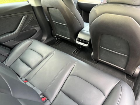 Tesla Model 3 (Dual Motor) Performance 18
