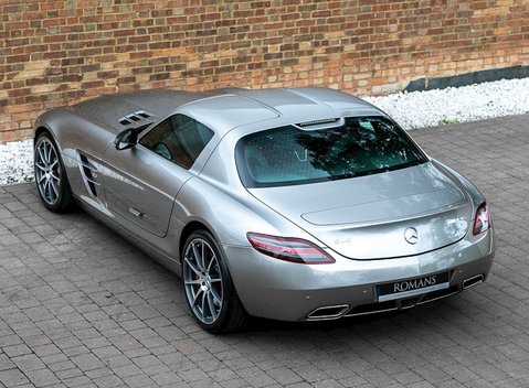 Mercedes-Benz SLS AMG 11