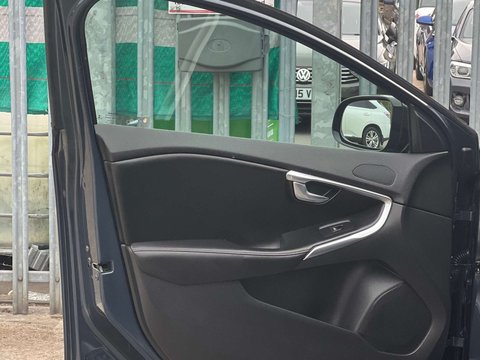 Volvo V40 2.0 V40 Cross Country Professional D3 5dr 43