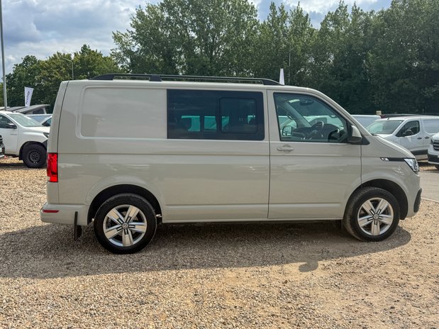 Volkswagen Transporter Crew Cab SWB L1H1 T32 Tdi Kombi Highline Air SELECT 6