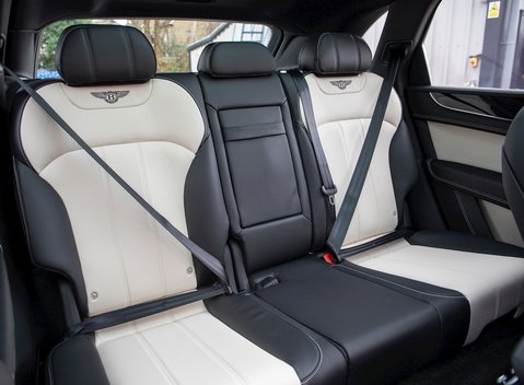 Bentley Bentayga V8 13