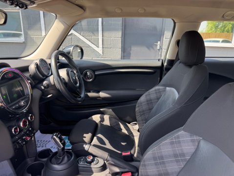 Mini Hatch COOPER AUTOMATIC 18
