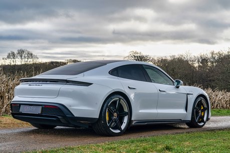 Porsche Taycan TURBO S 
